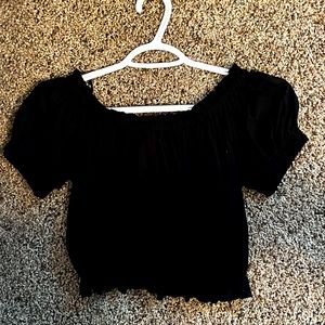 Black puffy sleeve crop